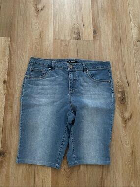 3 for $15 😍 d. jeans Light Blue Midrise Denim Bermuda Shorts